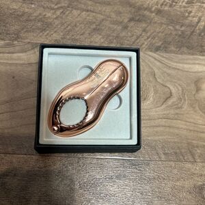 Antinori Napa Valley Champagne Cork Pliers Albiera and Allegra Antinori Logo